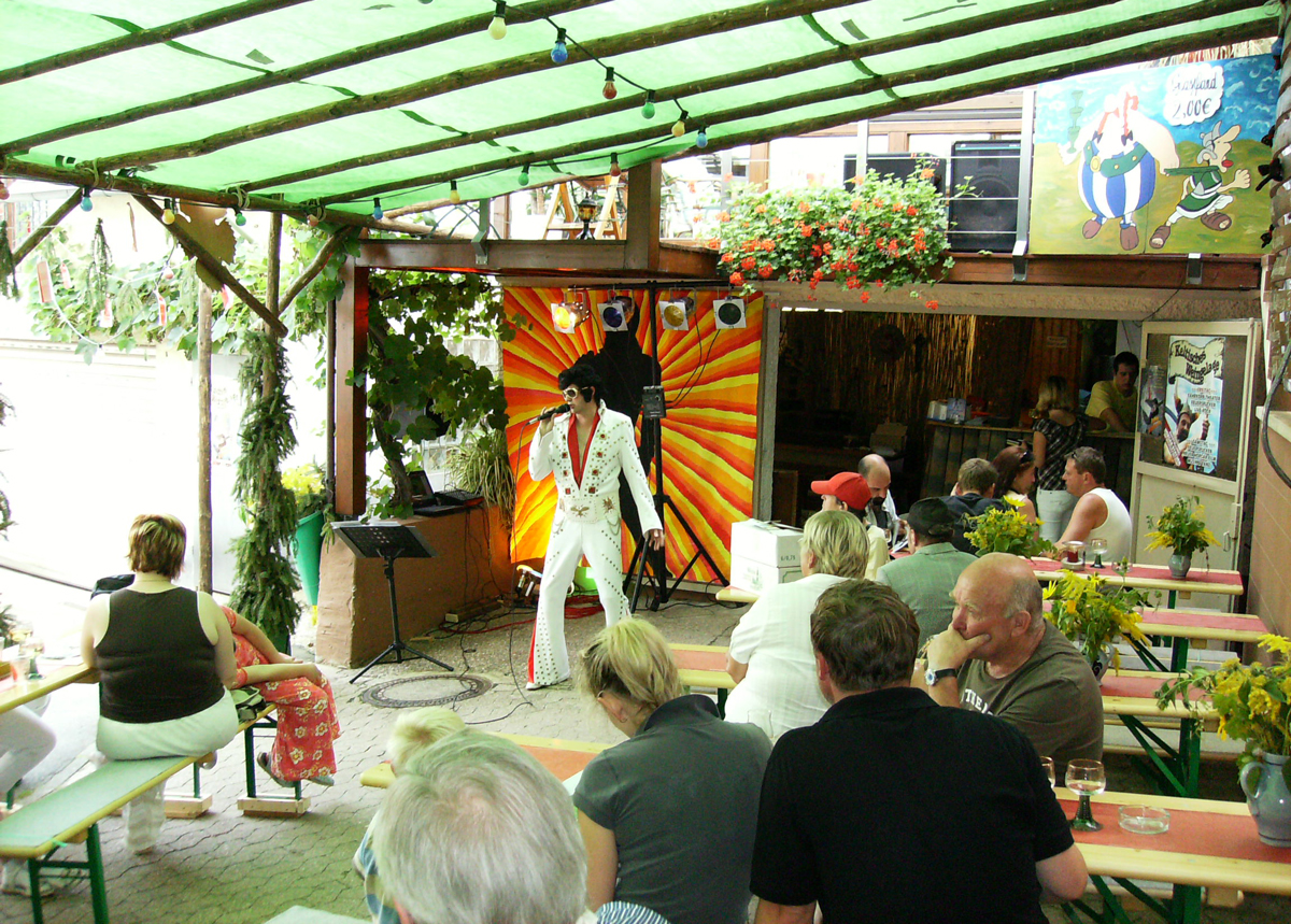 Elvis auf dem Weingut Mesenich